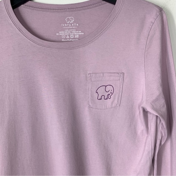 Ivory Ella Nightshade Frosted Paisley
Long-Sleeve Tee Size Medium - Picture 4 of 10